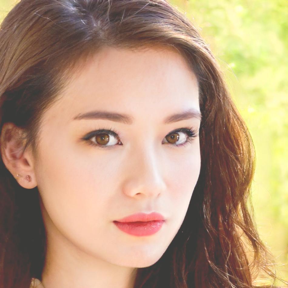 Retrato profesional de Laia Ferrer, directora de estrategia financiera en nuravexilon